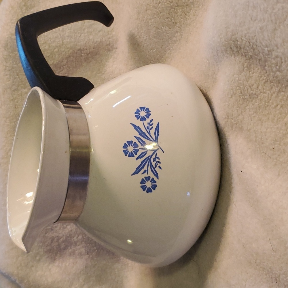 Vintage Corning ware p-104 6 cup tea pot with the cornflower blue pattern